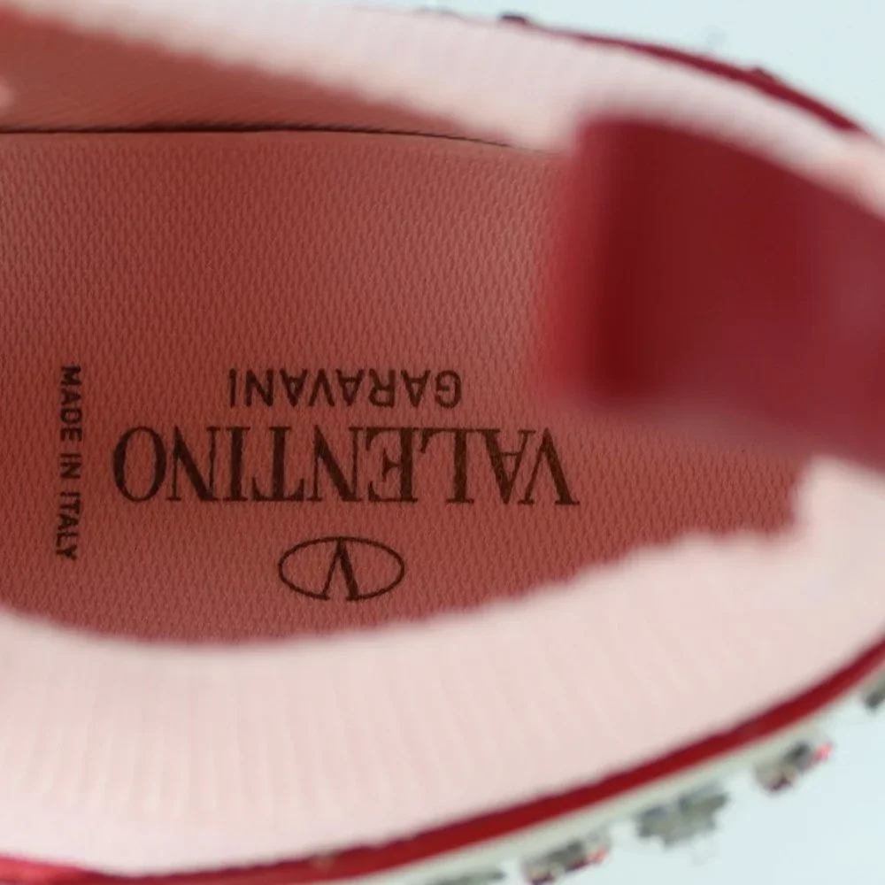 NEW VALENTINO GARAVANI Sneakers- Heroes Embellished - Travel & Streetwear
